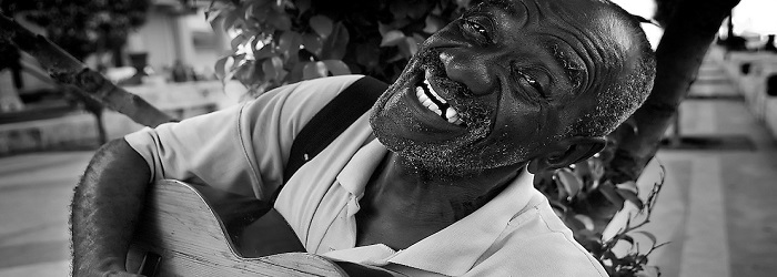 TUỔI TRUNG NIÊN BIẾT CHƠI GUITAR MANG LẠI LỢI ÍCH GÌ?