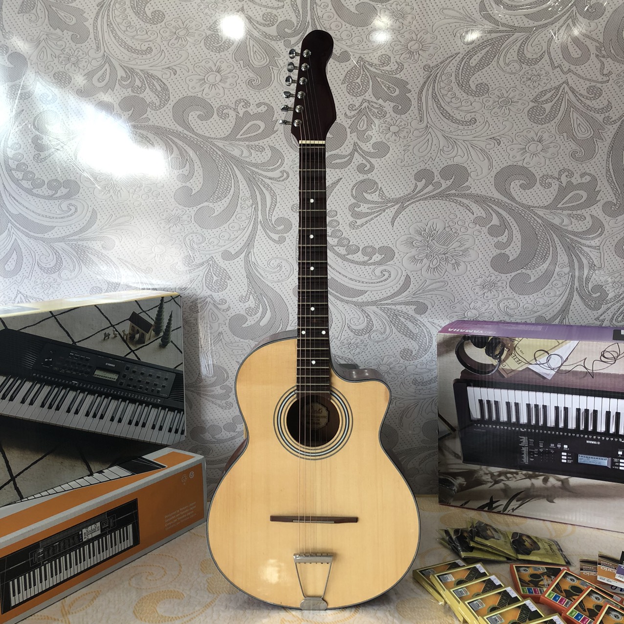 Guitar cổ Linas L120